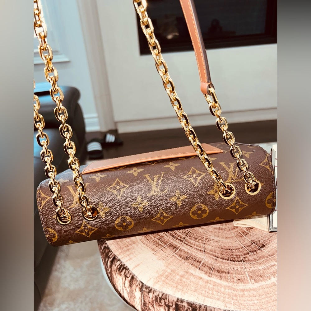 Authentic Louis Vuitton Monogram Marceau Flap Bag - Picture 8 of 16